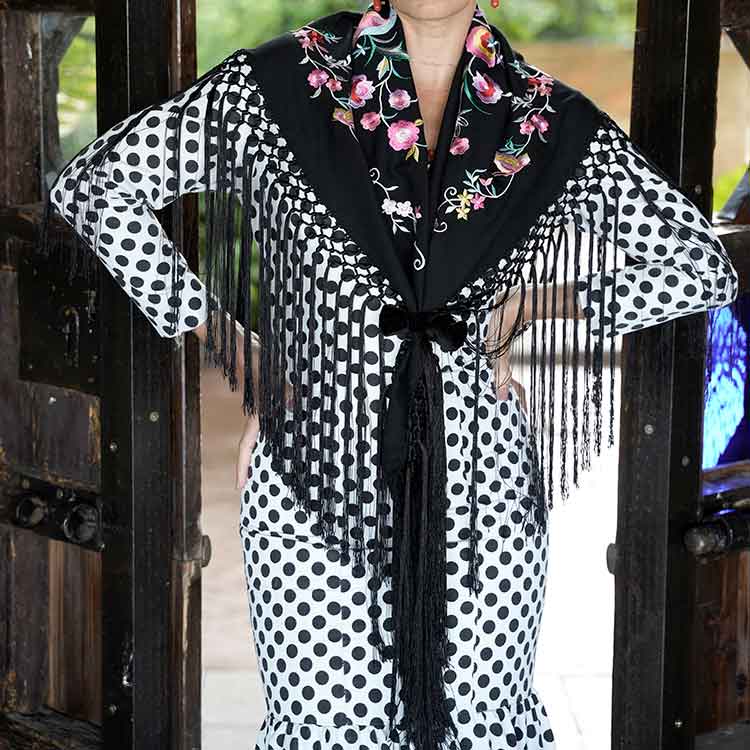 Mantoncillo Bordado Negro