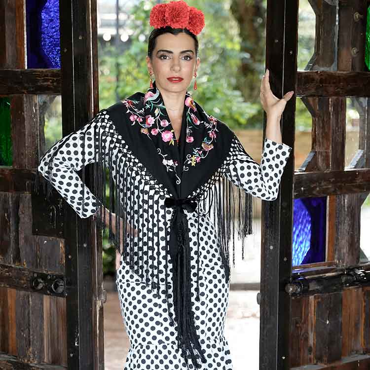 Mantón Catedral Negro Bordado Primavera Flecado En Seda - Imagen 5