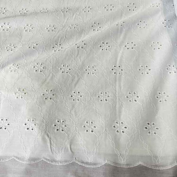 Tejido Perforado Blanco Con Punta