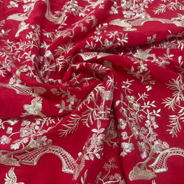 Tela Roja Bordado Oriental