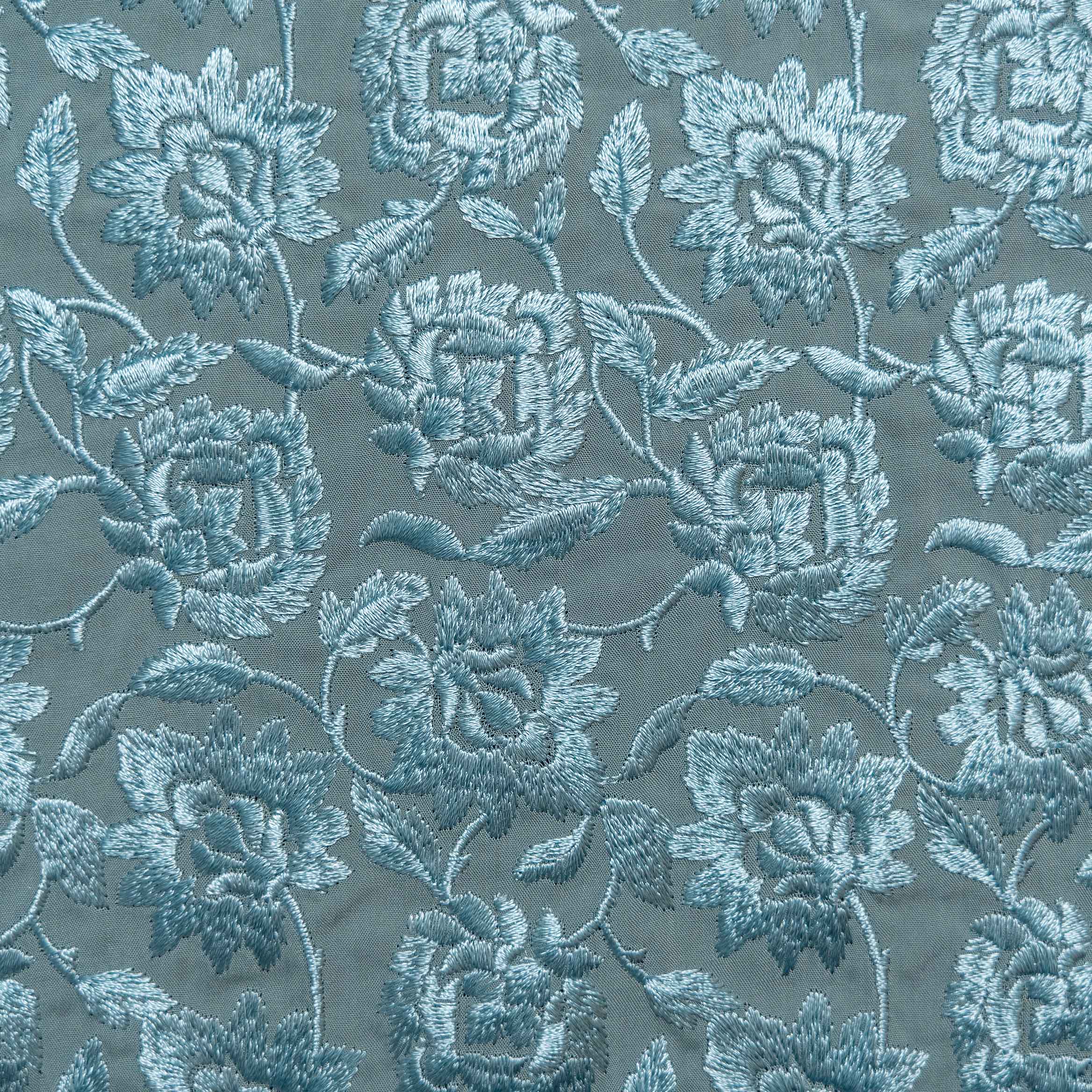 Viscosa Azul Bordada En Seda Azul.