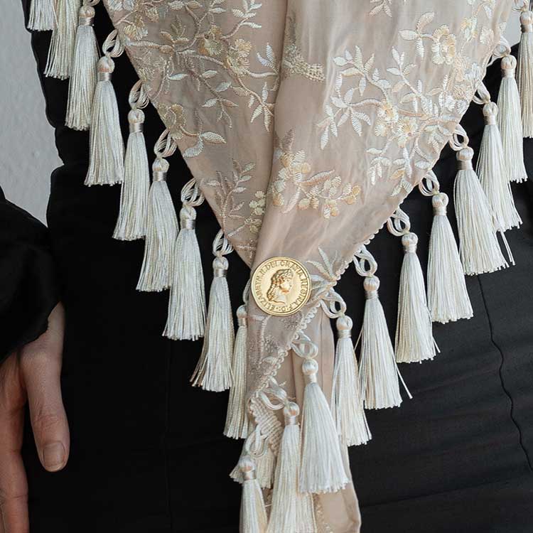 Broche Moneda Dorado.