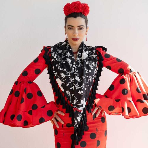 Manton Negro Bordado Beige