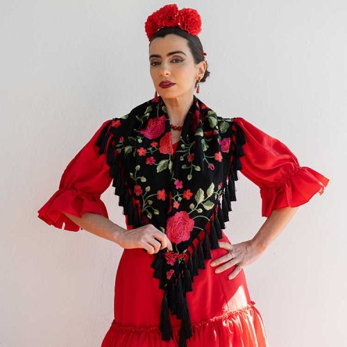 MAntoncillo Negro Bordado